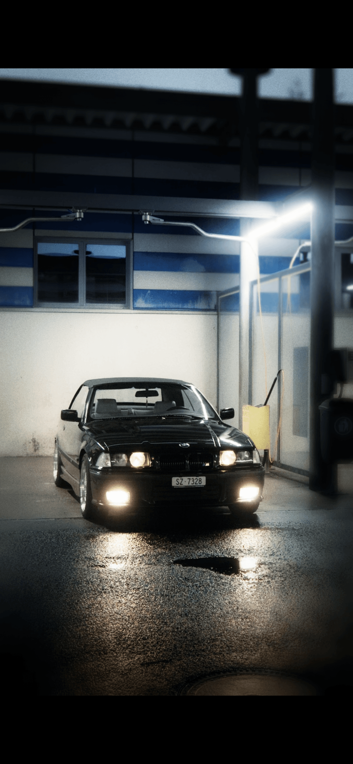 BMW bei Nacht — Atmosphäre
